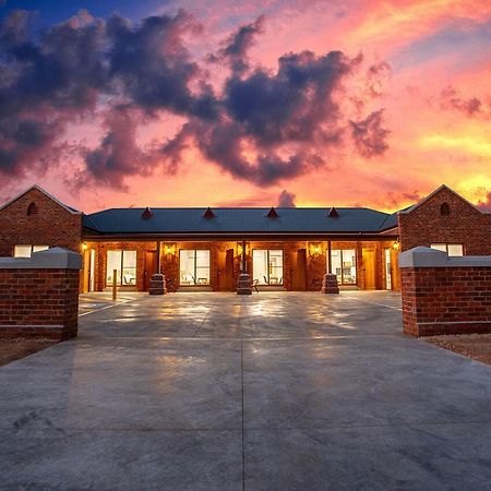 Red Waratah Accommodation Bendigo Bagian luar foto